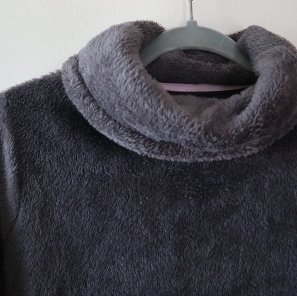 Cozy Gray Longsleeve Turtleneck - Picture 5 of 7